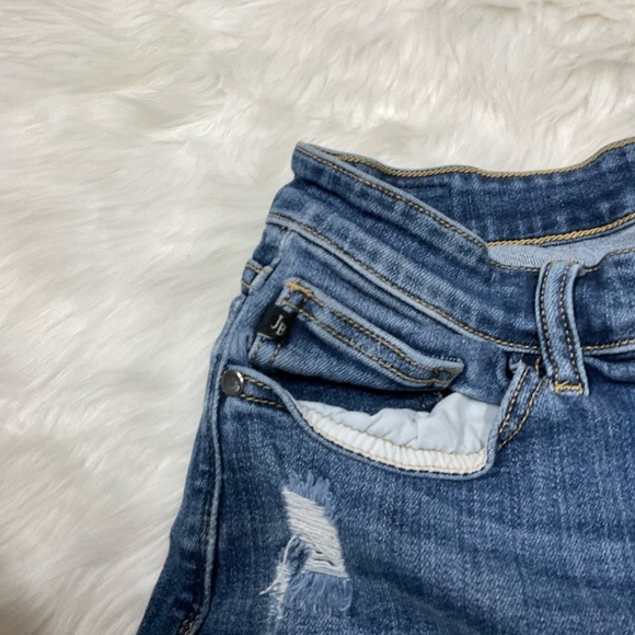 Judy Blue Denim Shorts Medium Wash - Picture 12 of 13